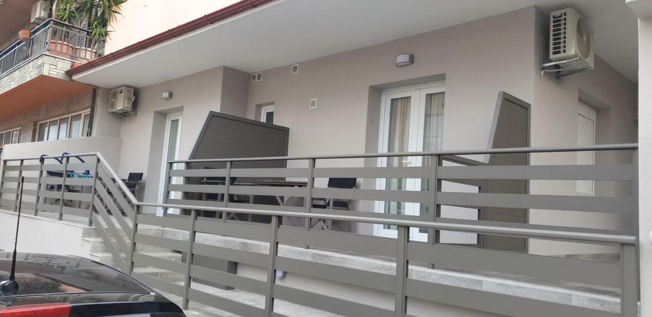 Chriselia 2 Daire Nea Roda Dış mekan fotoğraf