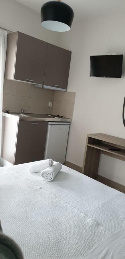 Chriselia 2 Daire Nea Roda Dış mekan fotoğraf